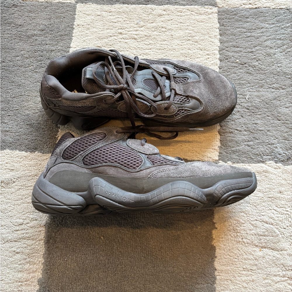 Yeezy 500 Grey sneakers slightly worn